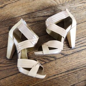 ✨ Women’s Seychelles Tan and Rose gold Heals ✨